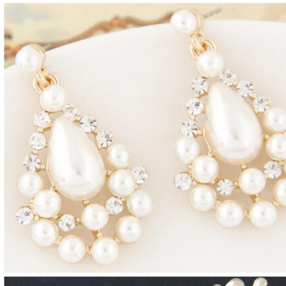 Rhinestone and Pearl  Hollow Earrings - Picture 2 of 3